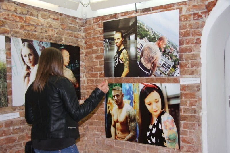 Zdjęcie 2: Zdjęcia wytatuowanych ludzi na PiotrkOFF Art Festival