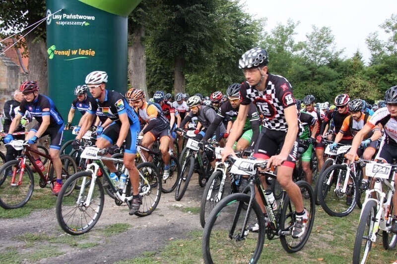 Zdjęcie 3: Świat na głowie w Sulejowie, czyli trochę sportu na Podklasztorzu