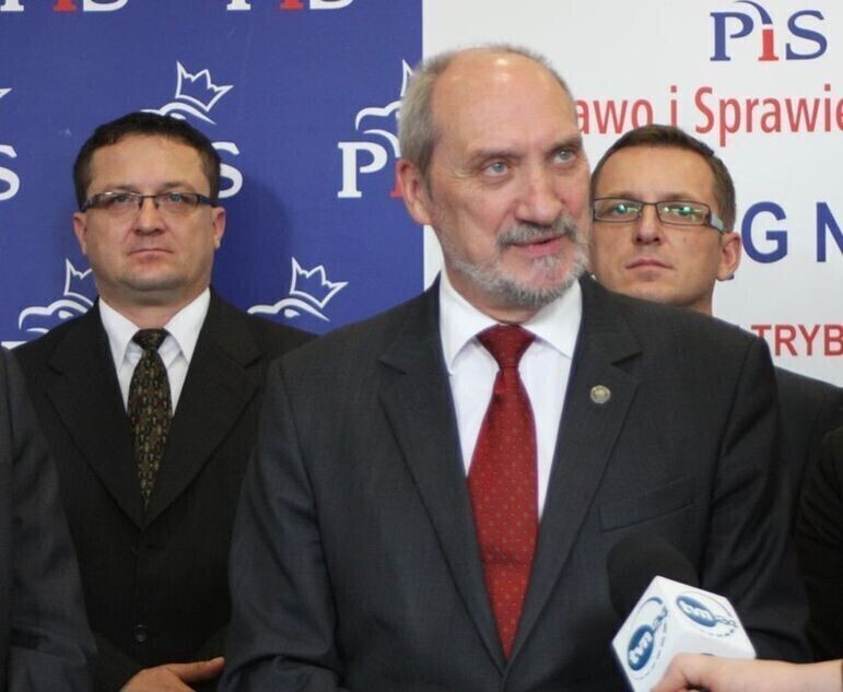 Zdjęcie 3: PiS już zarejestrowane. Zobacz, kto jest na liście! 