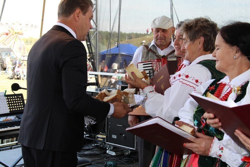 Zdjęcie 9: Piękni i młodzi na dożynkach w gminie Wola Krzysztoporska 