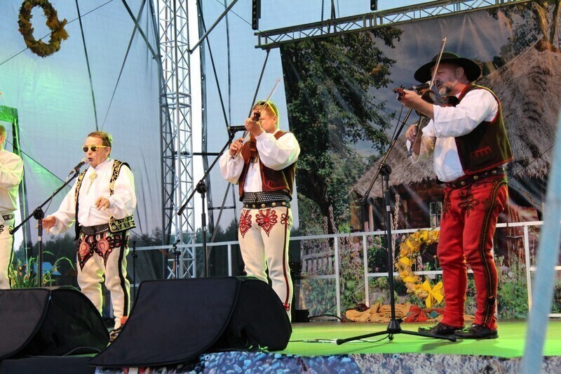 Zdjęcie 12: Piękni i młodzi na dożynkach w gminie Wola Krzysztoporska 