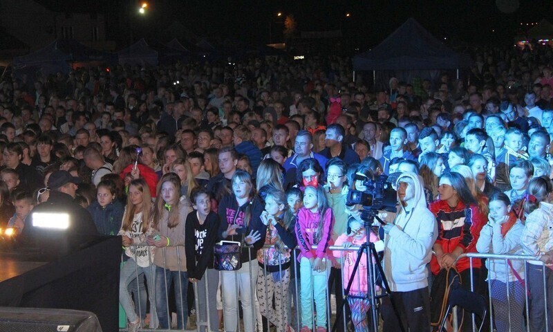 Zdjęcie 13: Piękni i młodzi na dożynkach w gminie Wola Krzysztoporska 