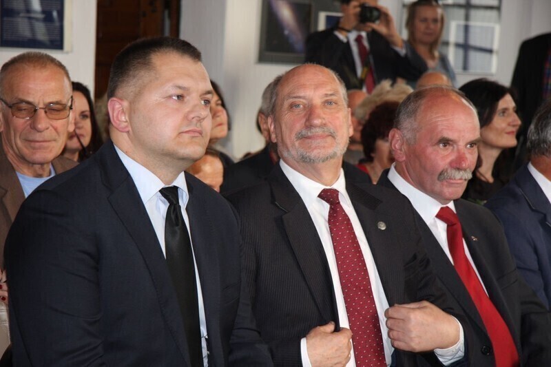 Zdjęcie 3: Drużyna PiS pewna zwycięstwa! Konwencja partii na Zamku w Piotrkowie