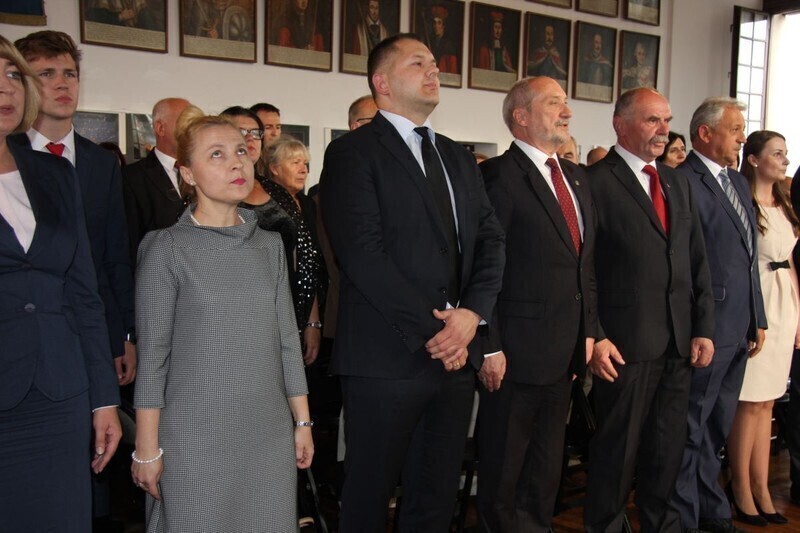 Zdjęcie 7: Drużyna PiS pewna zwycięstwa! Konwencja partii na Zamku w Piotrkowie