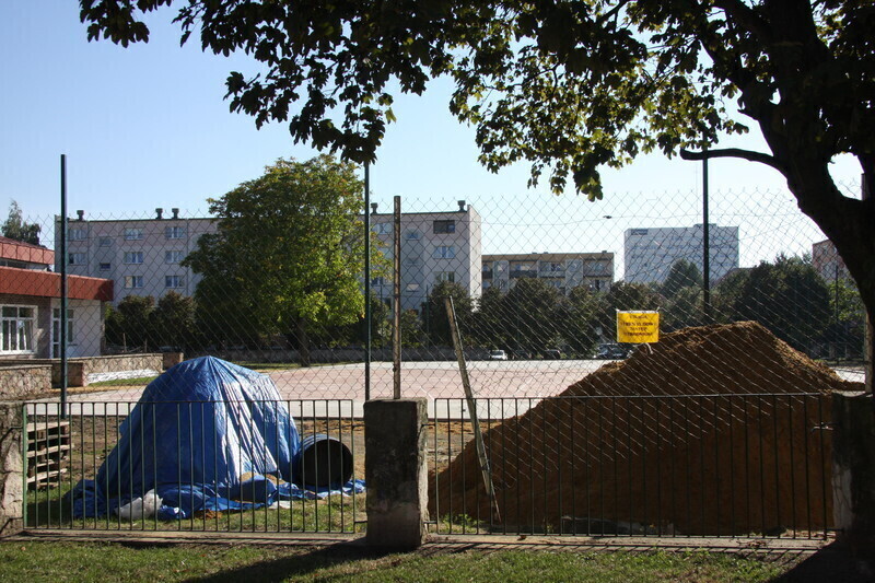 Zdjęcie 5: Budują boisko przy SP nr 2