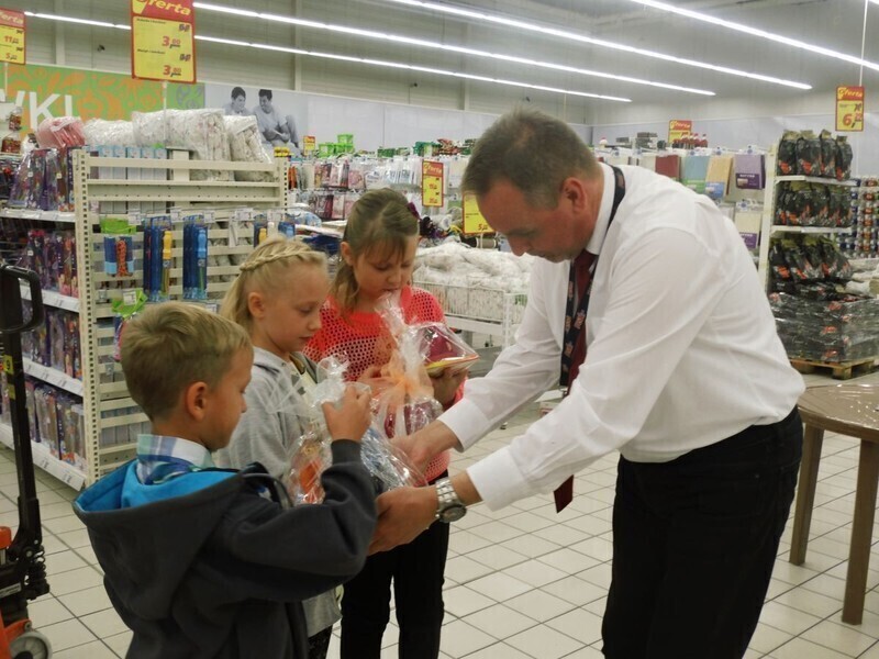 Zdjęcie 7: Szczęśliwy poniedziałek dla dzieci z Pogotowia Opiekuńczego