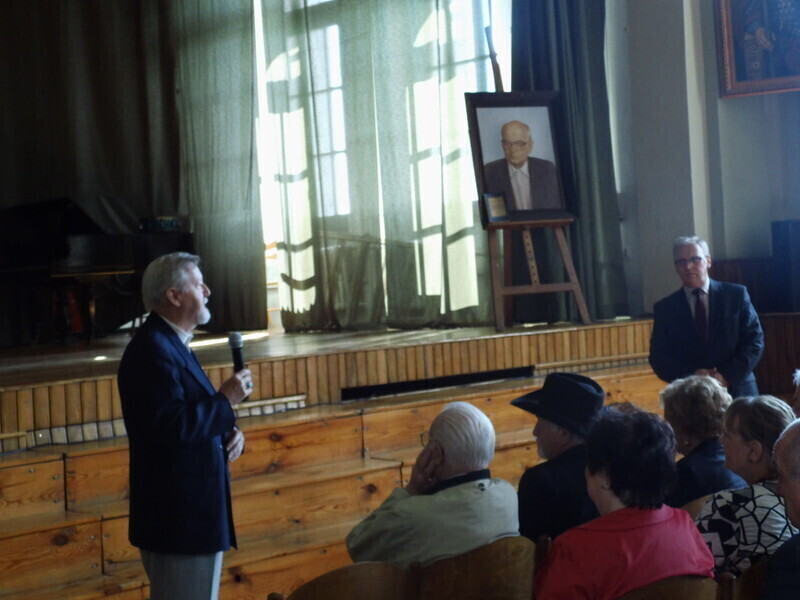 Zdjęcie 3: Uhonorowali prof. Rudnickiego w I LO