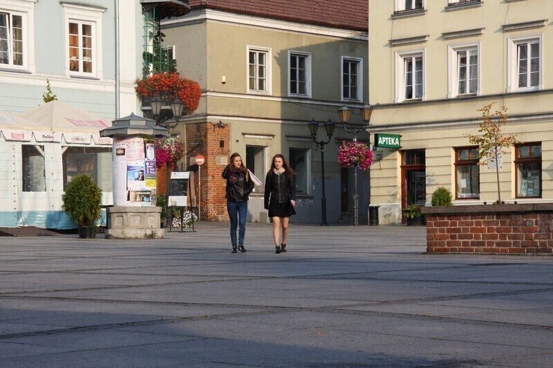 Zdjęcie 4: Miasto chce samodzielnie czyścić Rynek Trybunalski. Potrzebna super maszyna... 