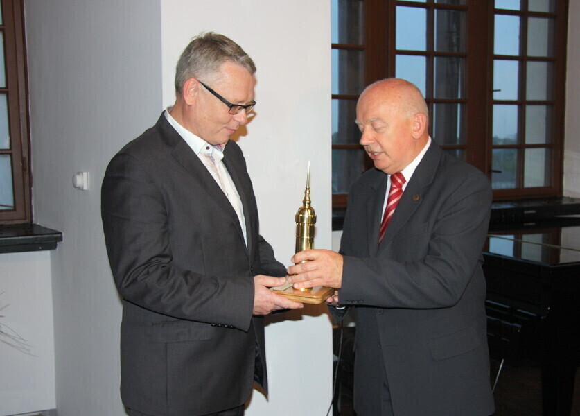 Zdjęcie 1: Złota Wieża Trybunalska dla Bronisława Brylskiego 