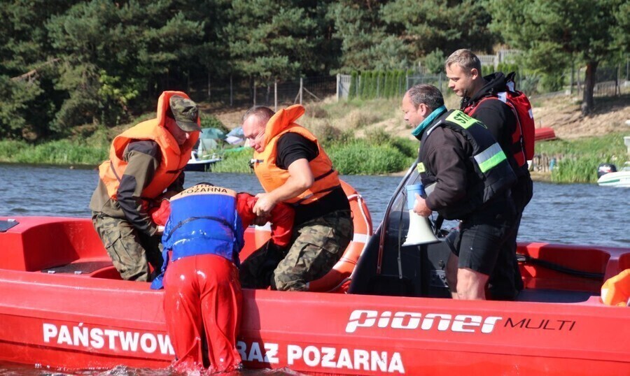 Zdjęcie 1: Rybacka i pożarna ćwiczyły na Zalewie 