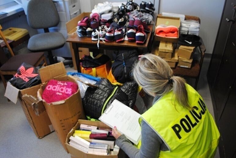 Trefny towar na targowisku przy ul. Dmowskiego