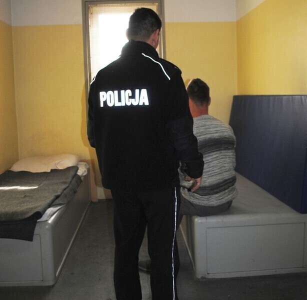 Zdjęcie 4: Pracownicy okradali firmę oponiarską