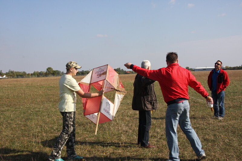 Zdjęcie 12: Święto latawca na lotnisku w Piotrkowie