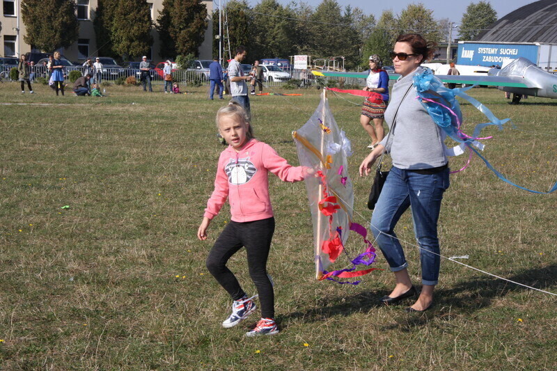 Zdjęcie 30: Święto latawca na lotnisku w Piotrkowie
