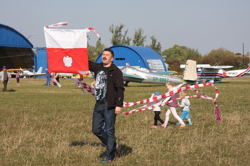 Zdjęcie 34: Święto latawca na lotnisku w Piotrkowie