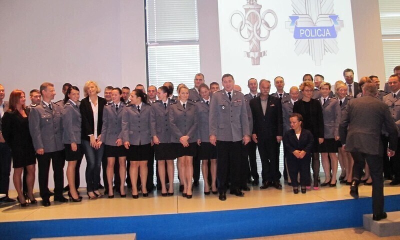 Zdjęcie 5: Mistrzyni taekwon-do nosi mundur 