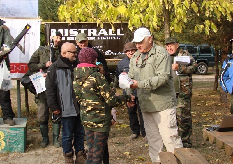 Zdjęcie 10: Złowili 3 szczupaki i 130 okoni 