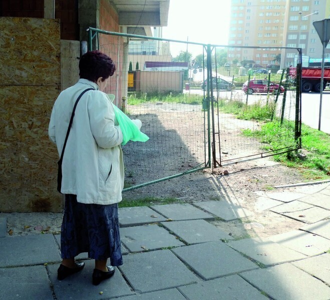 Zdjęcie 8: Na piotrkowskich chodnikach można skręcić kark