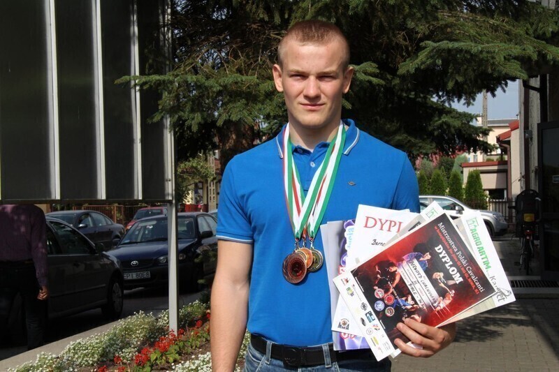 Zdjęcie 3: Zaczynał w garażu, dziś sprowadza przeciwników do parteru