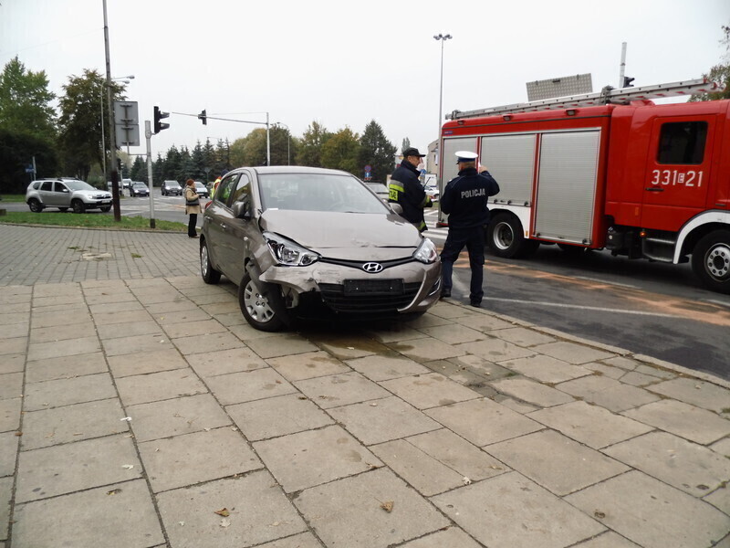 Zdjęcie 4: Stłuczka na feralnym skrzyżowaniu w Piotrkowie 