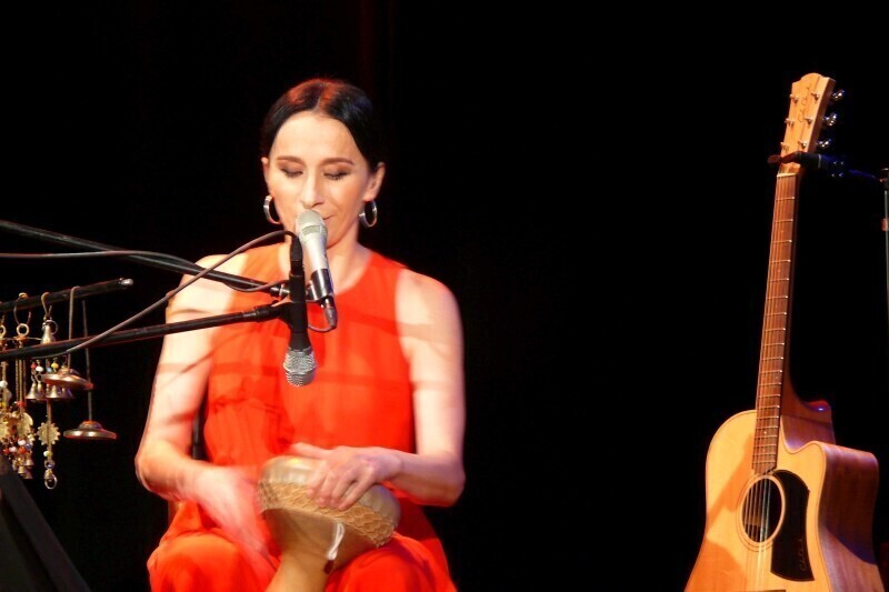 Zdjęcie 1: Renata Przemyk na Festiwalu Uśmiechu