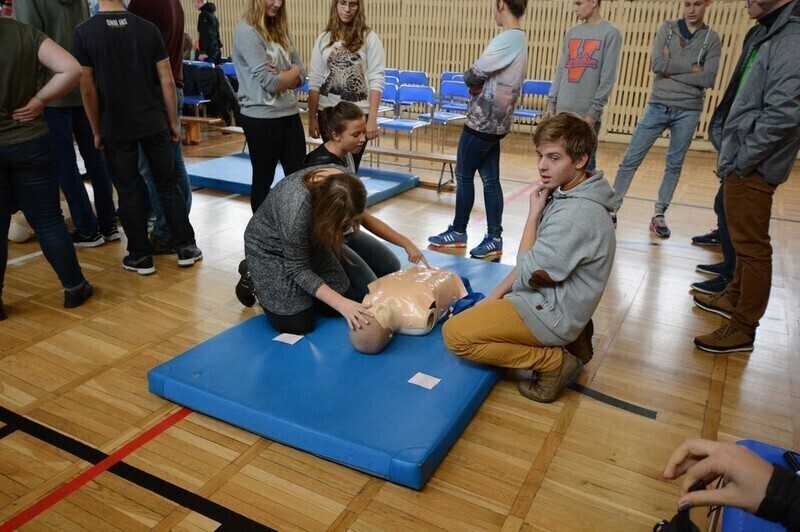 Zdjęcie 3: Gimnazjaliści uczyli się jak ratować życie