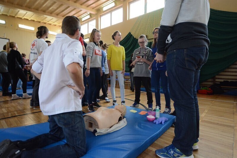 Zdjęcie 5: Gimnazjaliści uczyli się jak ratować życie