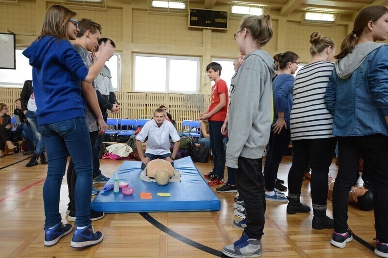 Zdjęcie 6: Gimnazjaliści uczyli się jak ratować życie