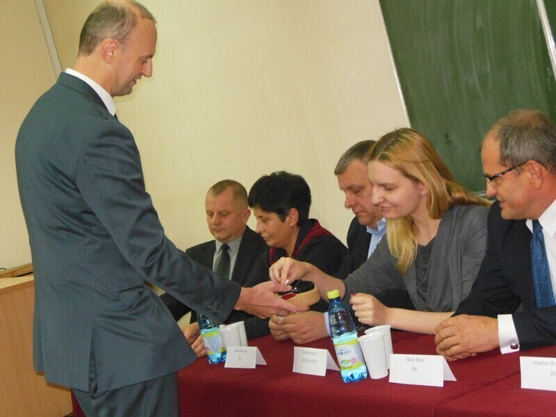 Zdjęcie 3: Studenci pytali, kandydaci odpowiadali