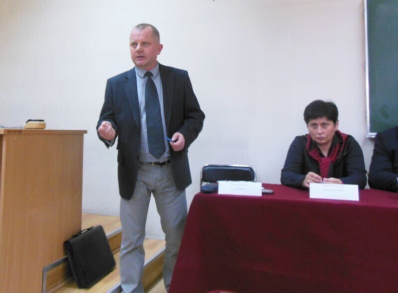 Zdjęcie 15: Studenci pytali, kandydaci odpowiadali