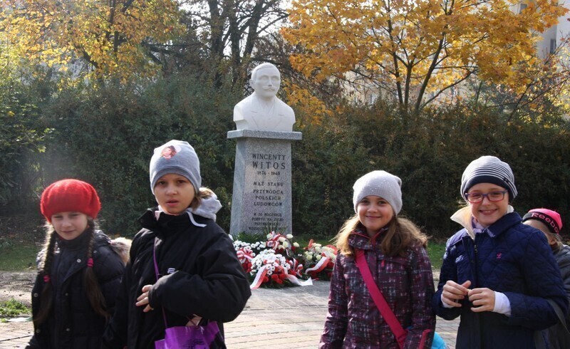 Zdjęcie 3: Witos stanął na skwerze w Piotrkowie