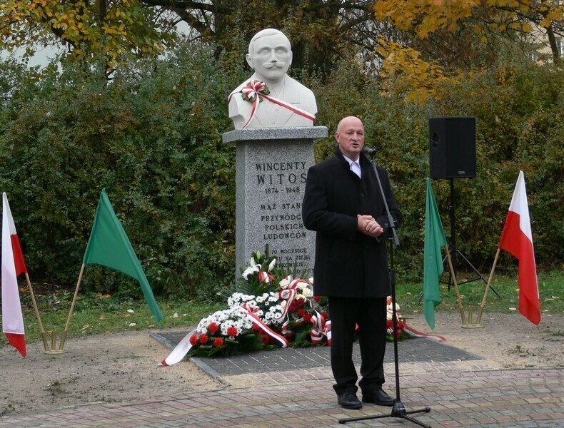 Zdjęcie 6: Witos stanął na skwerze w Piotrkowie