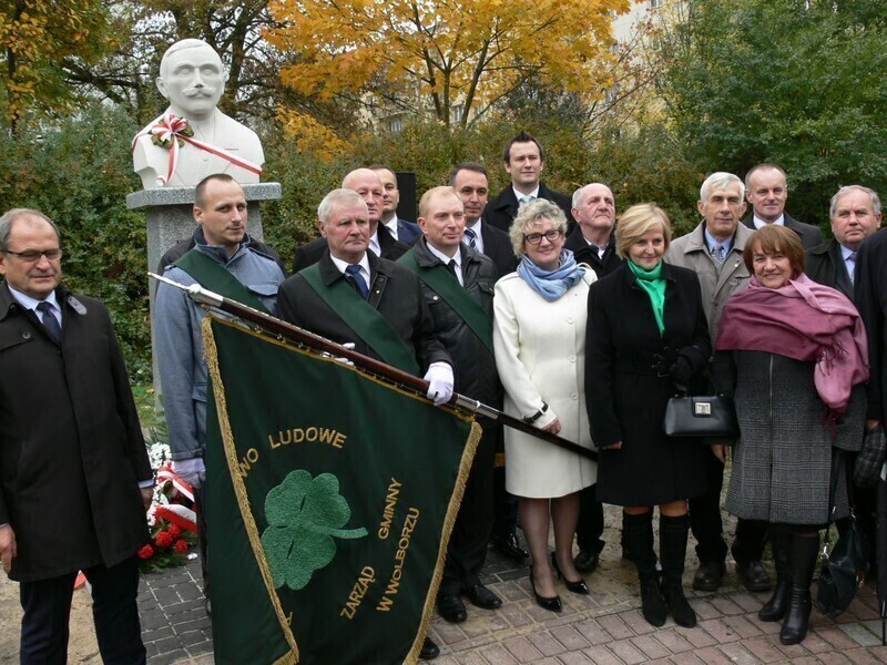 Zdjęcie 7: Witos stanął na skwerze w Piotrkowie