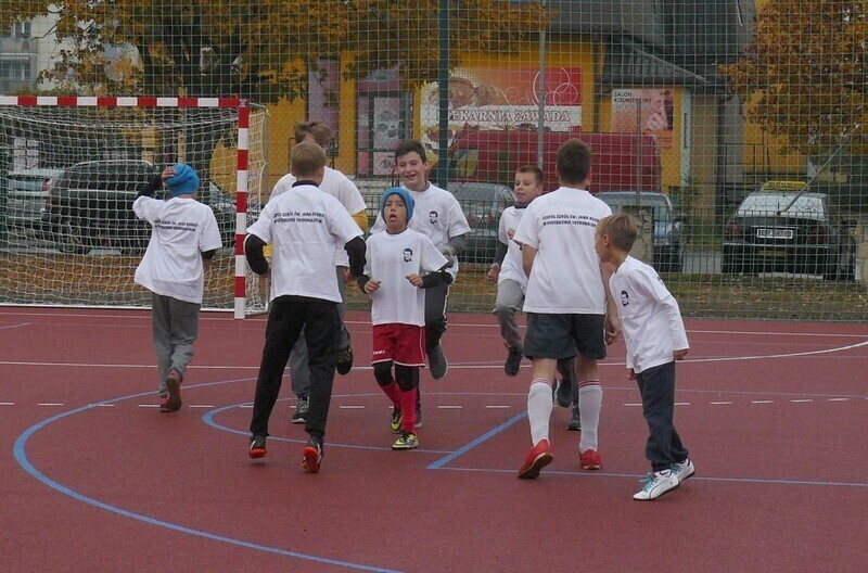 Zdjęcie 4: Pierwszy mecz na wymarzonym boisku już rozegrany