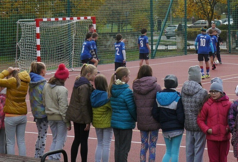 Zdjęcie 12: Pierwszy mecz na wymarzonym boisku już rozegrany