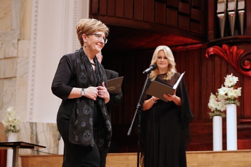 Zdjęcie 4: Piotrkowianka wręczała nagrodę w Konkursie Chopinowskim