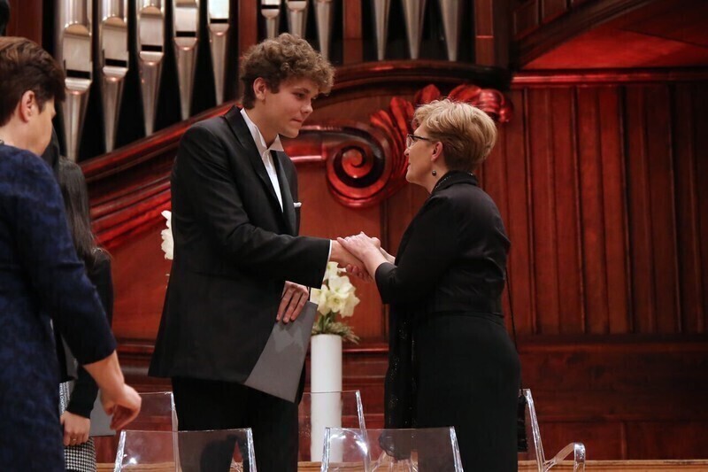 Zdjęcie 7: Piotrkowianka wręczała nagrodę w Konkursie Chopinowskim