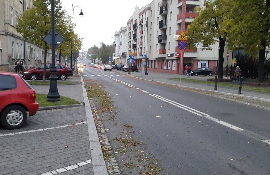 Dlaczego liście zalegają na ulicach