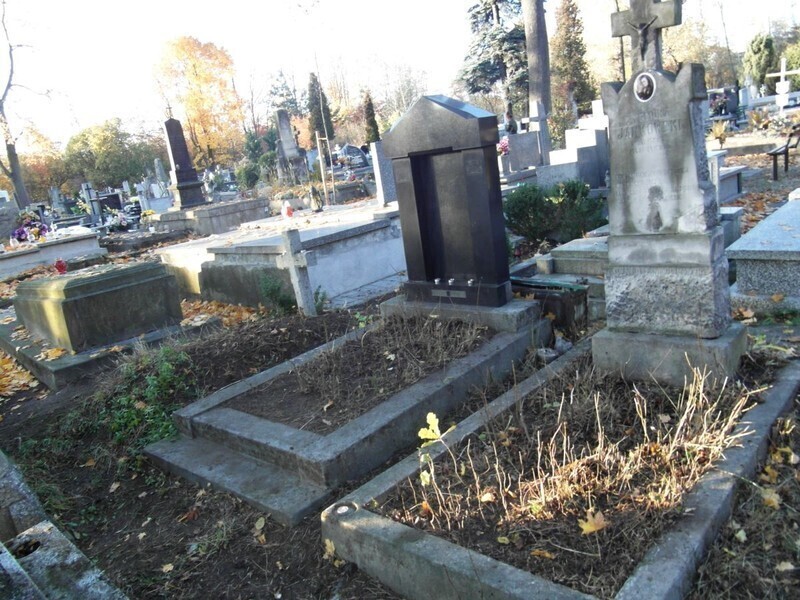 Zdjęcie 6: Posprzątali zapomniane groby