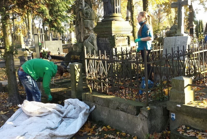 Zdjęcie 16: Posprzątali zapomniane groby