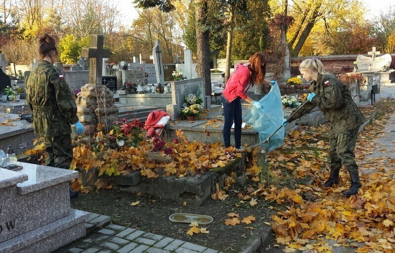 Zdjęcie 18: Posprzątali zapomniane groby