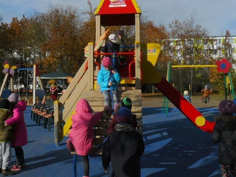 Zdjęcie 2: Nowy plac zabaw i kolejna siłownia zewnętrzna 