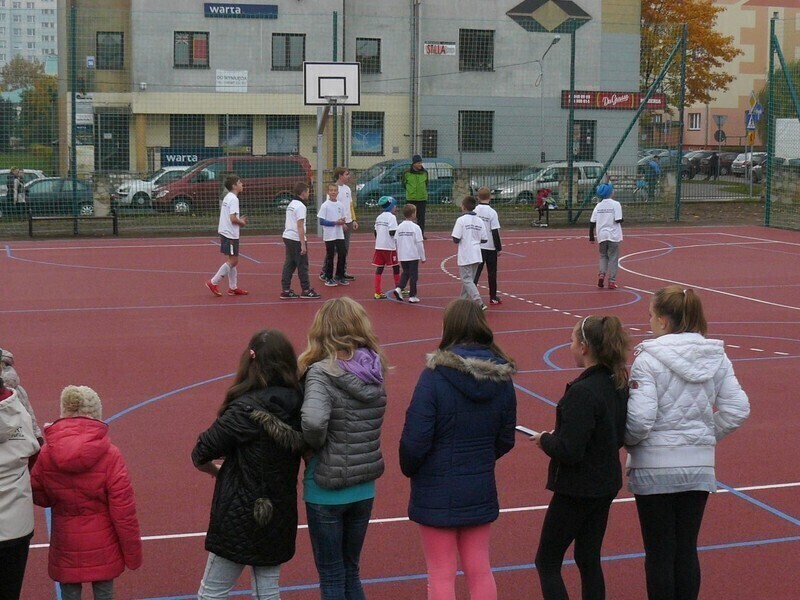 Zdjęcie 1: Piotrkowskie szkoły nie mają boisk z prawdziwego zdarzenia 
