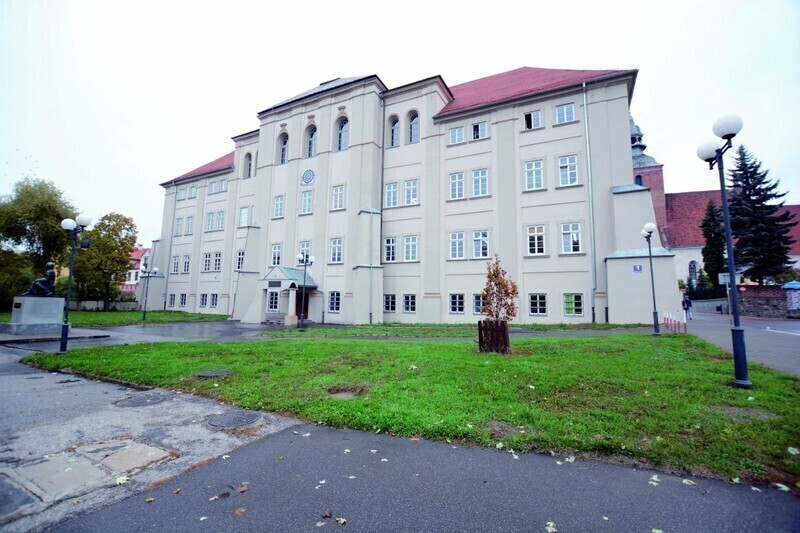 Zdjęcie 4: Piotrkowskie szkoły nie mają boisk z prawdziwego zdarzenia 