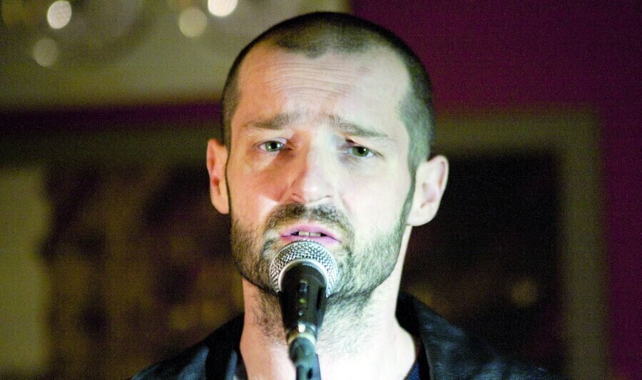 Zdjęcie 1: Bard, poeta, piosenkarz, prowokator i... grabarz. Koncert pamięci Marcina Różyckiego 