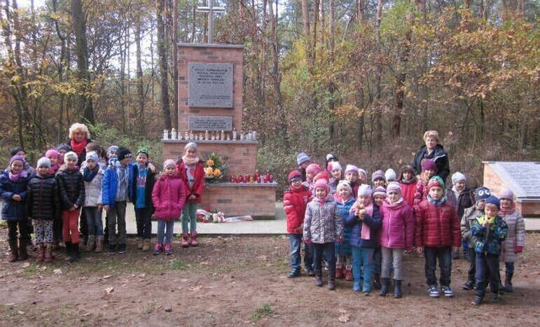 Zdjęcie 3: Lekcja historii w Pieńkach Karlińskich 