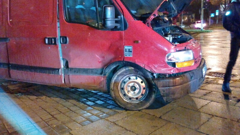 Zdjęcie 2: Trudne warunki na drogach miasta i regionu