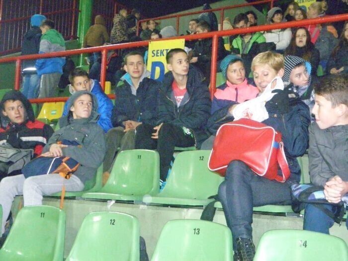 Zdjęcie 1: Gimnazjaliści z „Dwójki” ponownie na meczu Gieksy