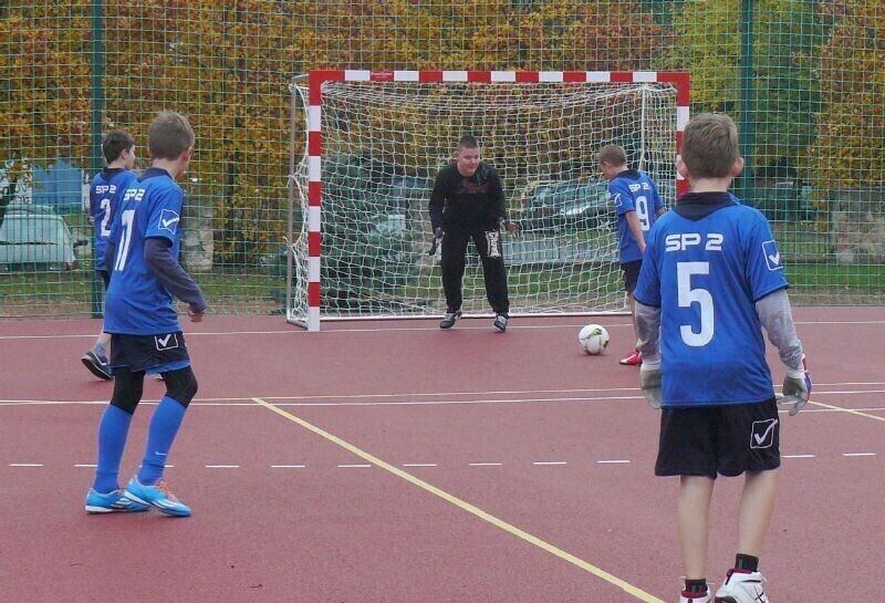 Zdjęcie 1: Kiedyś dwa ognie i skoki przez skrzynię, a dziś? Wf w piotrkowskich szkołach