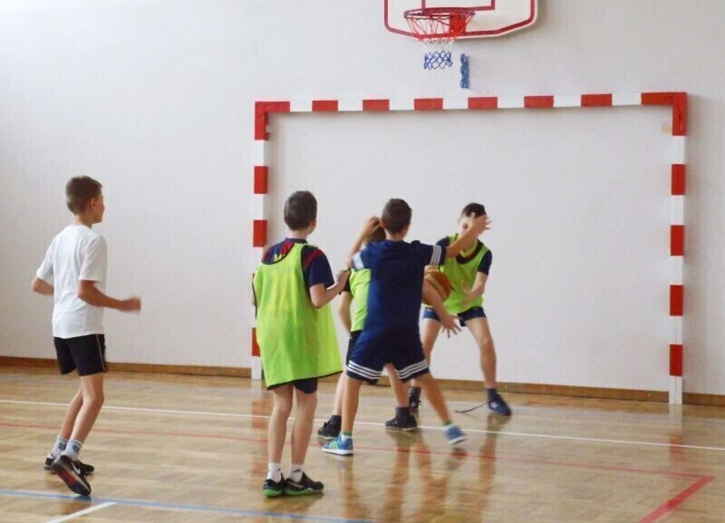 Zdjęcie 3: Kiedyś dwa ognie i skoki przez skrzynię, a dziś? Wf w piotrkowskich szkołach